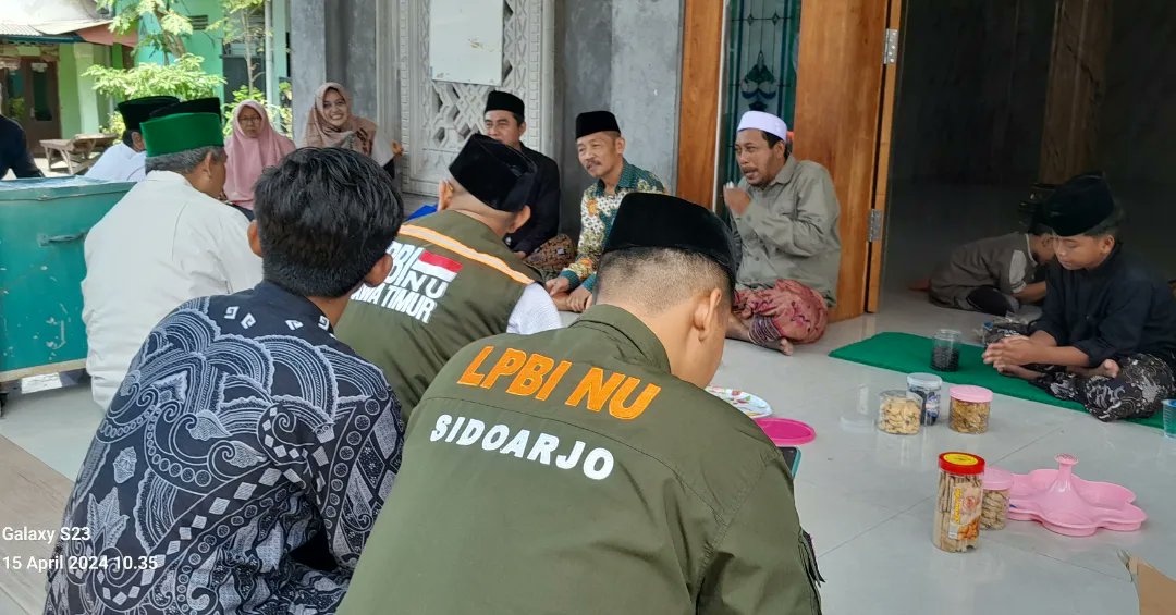 LPBINU_SIDOARJO's tweet photo. Safari Idul Fitri 1445 H PC LPBI NU Sidoarjo di ndalem KH. Zainal Abidin, Ketua Tanfidziyah PCNU Sidoarjo.(15/04)

#Nahdlatululama #pcnusidoarjo #nudeltamedia #pplpbinu #lpbinu #lpbinusidoarjo #siapsiaga #siagabencana #relawan #Sidoarjo #jawatimur

https://t.co/aXMGpV4a4Q https://t.co/u0gTeCSFuK