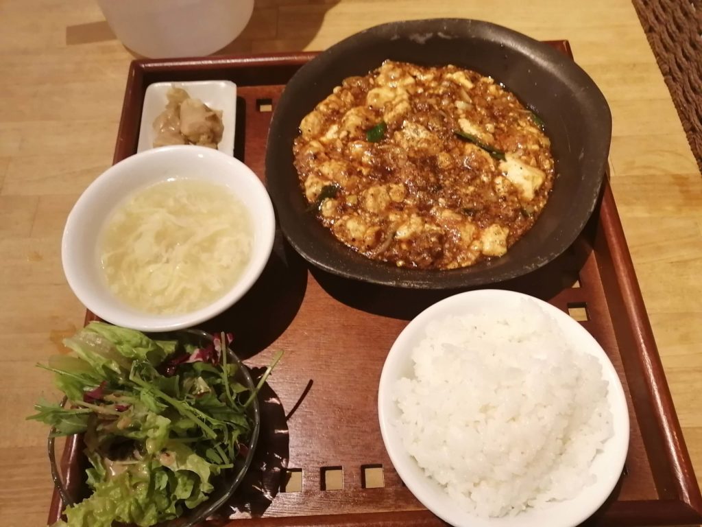 CG_gourmet's tweet photo. 超ご当地グルメ
過去記事紹介
2020年12月来店
【#大阪福島 #激辛】#奏暖（#カノン）の #四川麻婆豆腐 を喰らう！　半端ない辛さと痺れに完敗！【激辛探訪】
https://t.co/fpne2YPPY6

水を飲みながら時間をかけて、何とか麻婆豆腐を食べることができました。 https://t.co/3iiCU1k1IO
