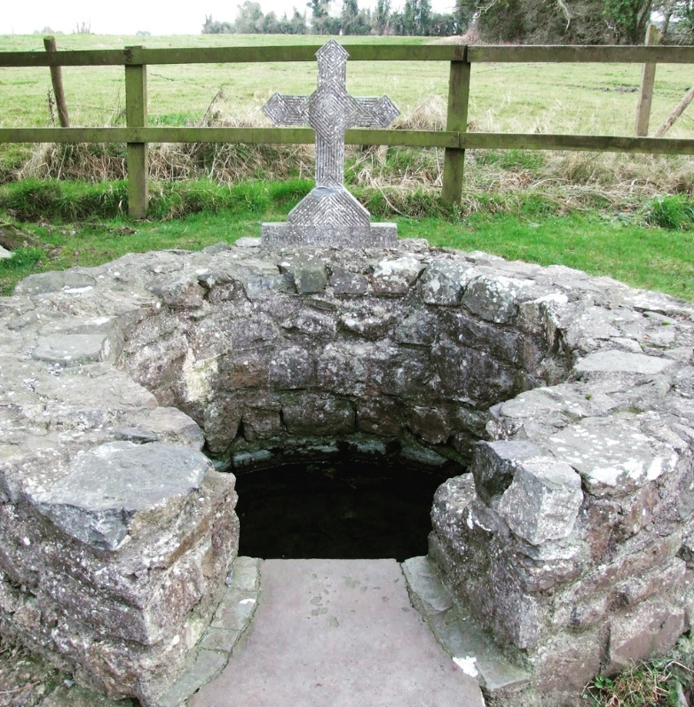 Of the approximately 3,000 holy wells in Ireland, at least 15 of them are dedicated to St. Brigid. We feel very lucky to have one right outside Kildare town! 🍃🚶‍♀️ @kildarecountycouncil #Brigid1500 #KildareCoCo #StBrigid #Kildare #Heritage #Nature