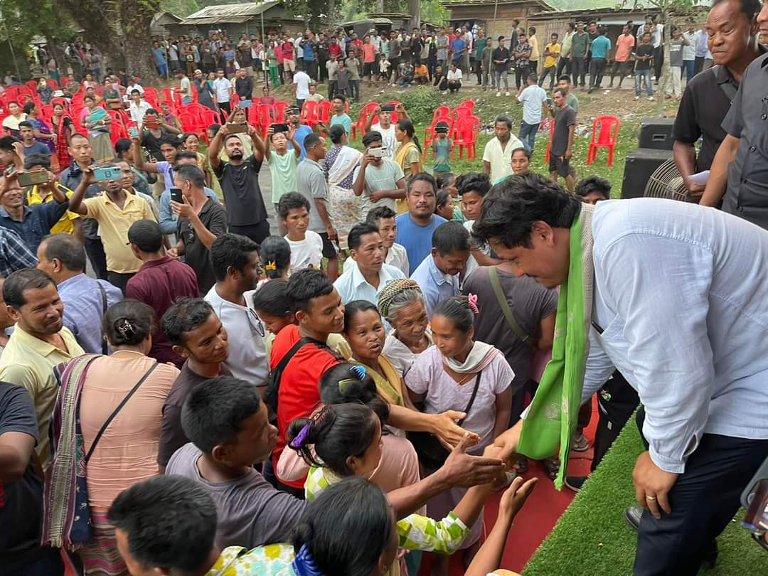 MLwithConrad's tweet photo. Seeking blessings with gratitude!
Our HCM Shri. @SangmaConrad, in Selsella, standing strong with his sister, the NPP MP candidate Smt. Agatha Sangma. Together, let's thrive with love and support. ❤️
#meghalayawithconrad #npp #voteforagatha #votefornpp #MeghalayaRising #MP https://t.co/ggTwP76ubc