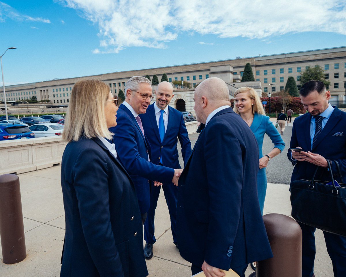 Pulaski Foundation team begins another advocacy visit supporting 🇺🇦 - this time to Washington D.C., in a Weimar Triangle parliamentary format. The first meeting in the Pentagon takes place with Lisa Sawyer, Deputy Assistant Secretary of Defense for Europe and NATO.