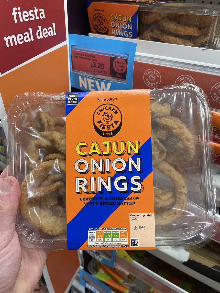 All_Things_New_'s tweet photo. New Finds! 👀 At Sainsbury’s @sainsburys #chickenfiesta #fiesta #cornonthecob #onionrings #cajun #chips #coleslaw #wafflefries #spicyrice #halloumi #peas #garlicbread #new #newproduct #wellthisisnew https://t.co/dqPkRjws61