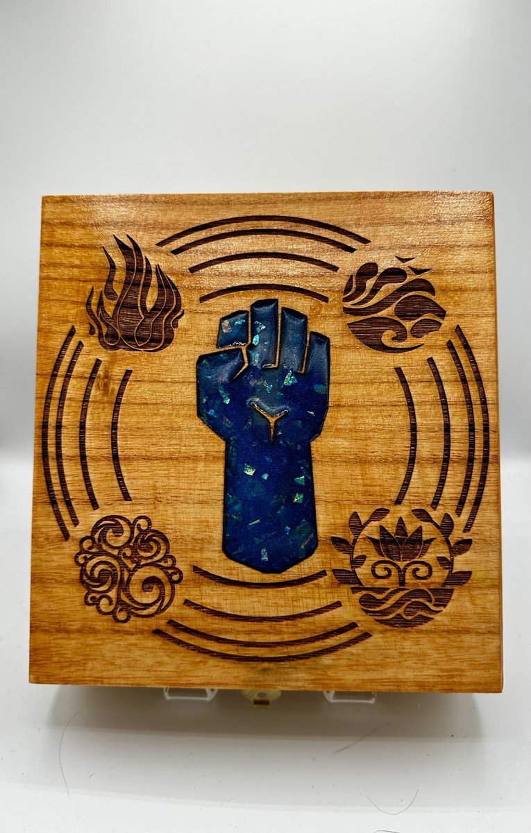 ValkyrieTotems's tweet photo. Wise and swift, the Monk dice box is a stunning blow at any table! 

Decorate your gaming lair with one of our wondrous wood plaques. Several designs to choose from! 

See it all @Calgaryexpo  Artist Alley A5712! 

#calgaryexpo #dnd #monk #nerd #decor https://t.co/y7Fl0SVSUS