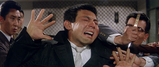 sanmanukimartir's tweet image. Cuanto más lo pienso, más me gusta este director.

#Referencias #sidebyside

YOUTH OF THE BEAST (1963) de Seijun Suzuki
TRIAD UNDERWORLD (2004) de Wong Ching-po