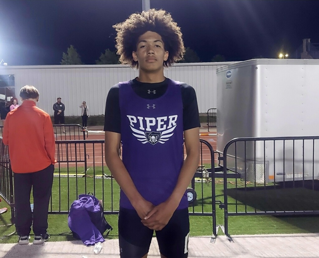 DJ Thomas is the new school record holder in the 1600m run. DJ ran a 4:31.68 to break the record previously held by Brian Mosier set in 2012. Congratulations DJ!