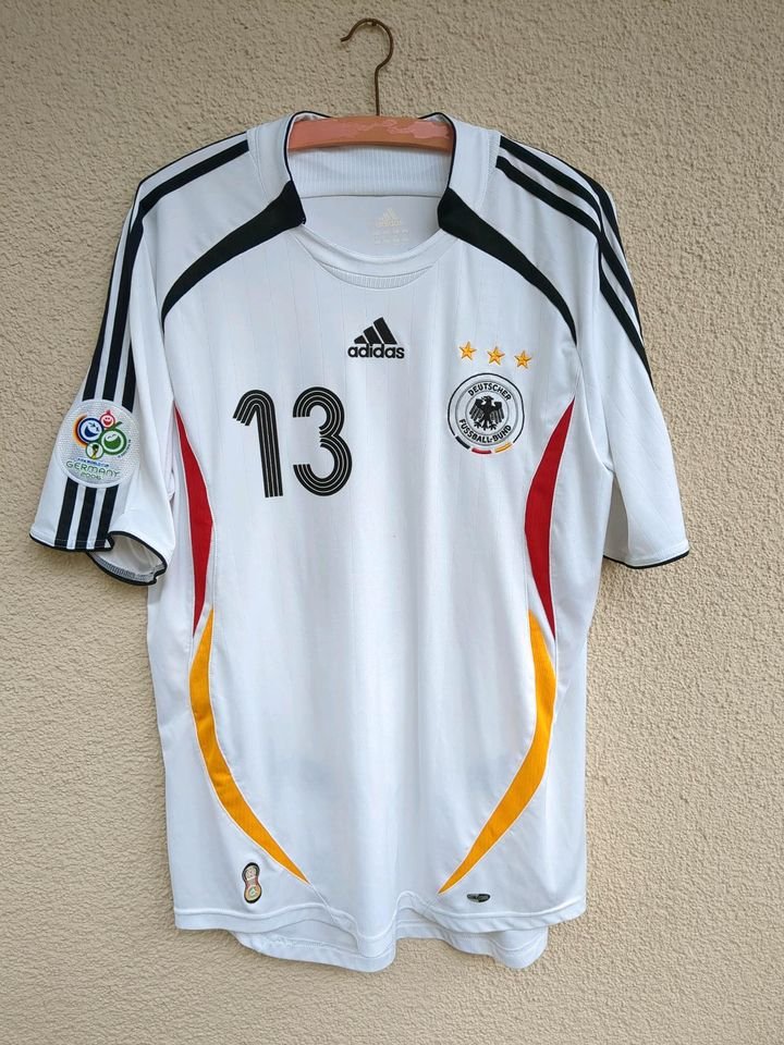 Change my mind:
2006 hat #Adidas beim #DFB Trikot einfach gekocht. Danach kam nichts mehr, was dieser Schönheit das Wasser reichen konnte. 

#EM #WM #Trikot