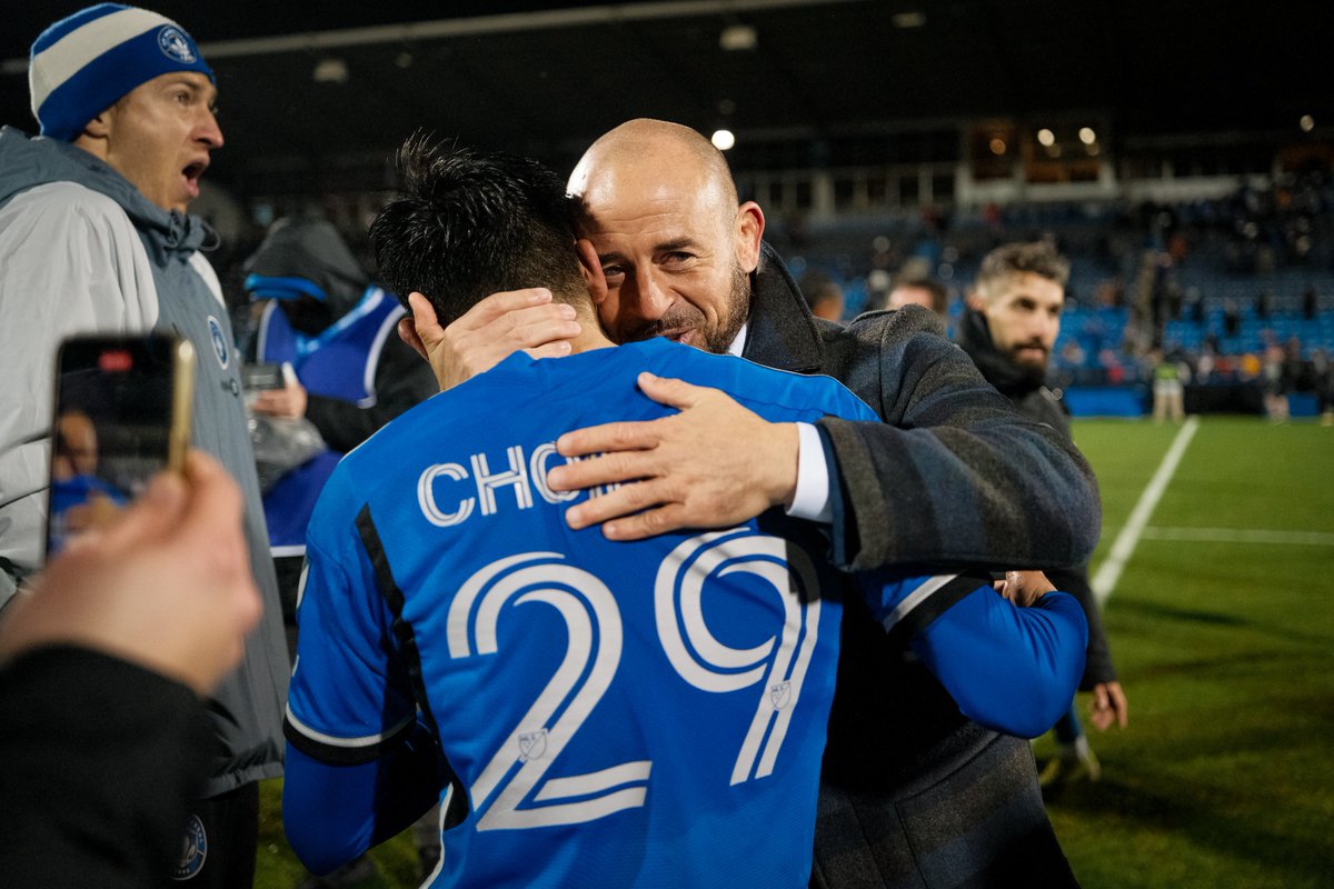 Première victoire au Stade Saputo pour notre entraîneur-chef Laurent Courtois 👏 Congrats on your first win at home coach 💙 #CFMTL