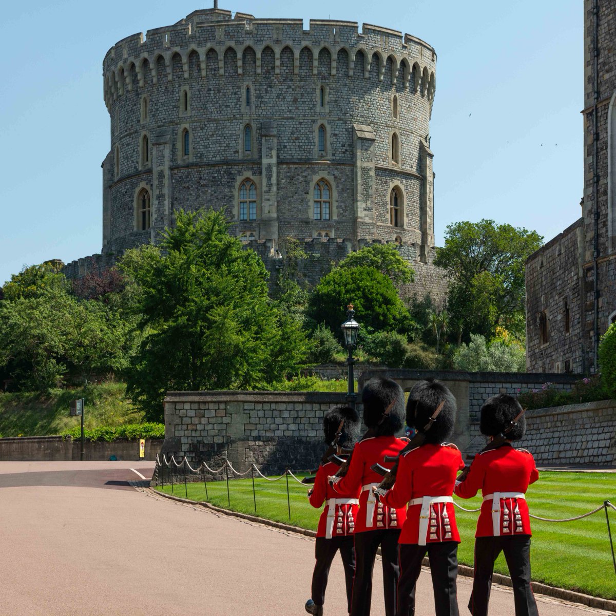 📢 Last chance to apply for the Visitor Services Manager role at #WindsorCastle, managing all aspects of the visitor journey. From customer care and guided tours, to access and security, you'll make sure our visitors always receive outstanding service. bit.ly/3UgKsdD