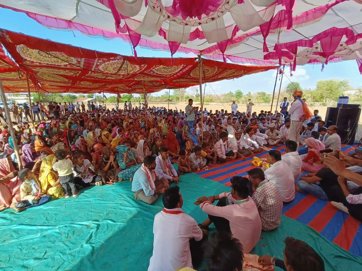 लोकसभा क्षेत्र में व्यापक स्तर पर जारी जनसम्पर्क कार्यक्रमों में जिस प्रकार आमजन पहुंच रहे है, ये साफ-साफ बता रहा है कि यहां की जनता अब बहकावे में आने वाली नही है। इस बार वाक़ई लोकतंत्र की सच्ची मिसाल कायम होने वाली है। (4️⃣👉🏻🏑)