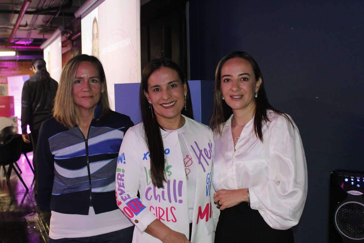 👩 #DataforGood: Mujeres asombroSAS que inspiran a la humanidad con inteligencia, de nuestro evento de #MujeresPoderoSAS.    🧵👇