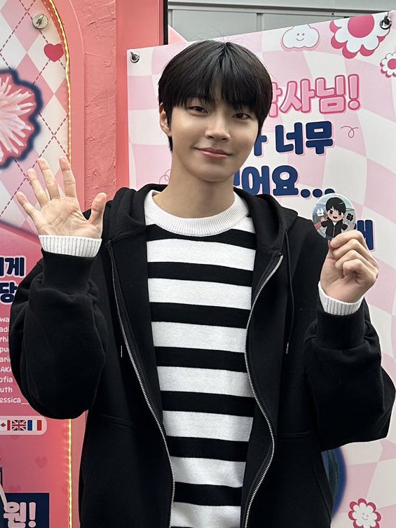 hwanginygi's tweet photo. he's such a cutie 

#hwanginyoup #황인엽 https://t.co/QxChdAoB0u