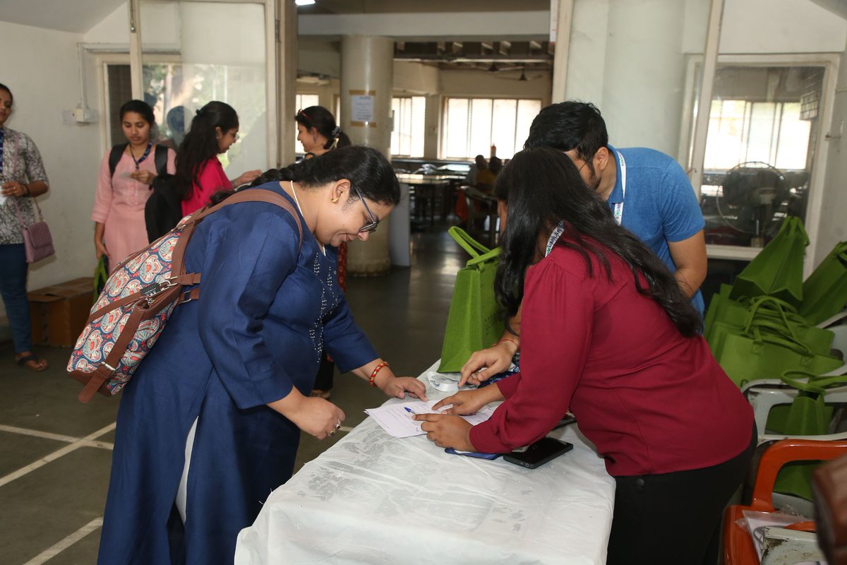 Biologics_W's tweet photo. Day 1- April 11 2024 of the exclusive Hands-on training on BioLayer Interferometry proved to be a huge success!

@GatorBio @GeneXIndiaBio @RatneshICT https://t.co/KHwKKaOdO6