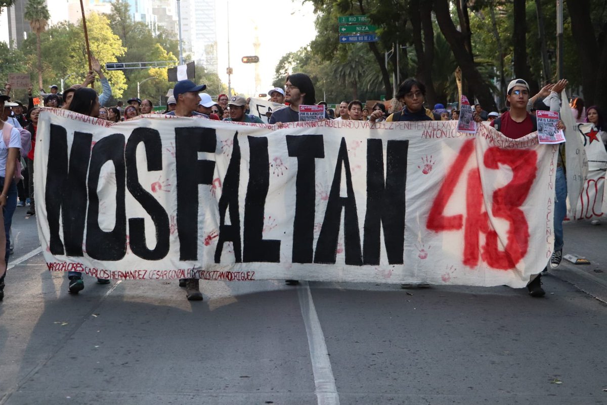 #1raEmisión | 🇲🇽🔴 Padres y madres de los 43 estudiantes de Ayotzinapa desaparecidos hace casi 10 años, llamaron a boicotear las campañas de los candidatos a cargos de elección popular, ante la falta de resultados en las investigaciones en el gobierno del Presidente de México