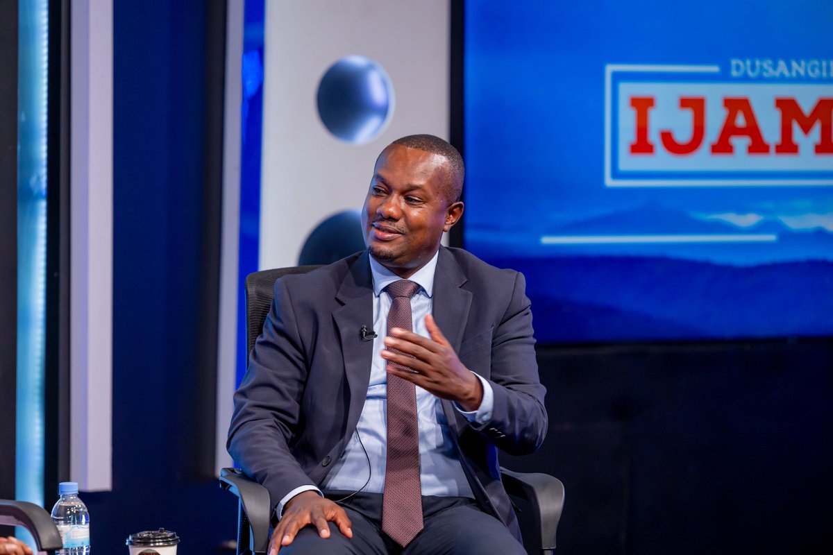 iacceleratorRw's tweet photo. @rbarwanda @UNFPARwanda @Imbuto @RwandaYouthArts Umuyobozi w'Ishami rishinzwe kwita ku bafite Ibibazo by’Ubuzima bwo mu Mutwe muri @RBCRwanda, @DGishoma, yashimiye uruhare rwa gahunda ya #iAccelerator, anagaragaza imbaraga zikeneye kongerwa mu guhanga udushya no kureba uko abaturage barushaho koroherezwa kubona serivisi. https://t.co/uPdS4hGD35