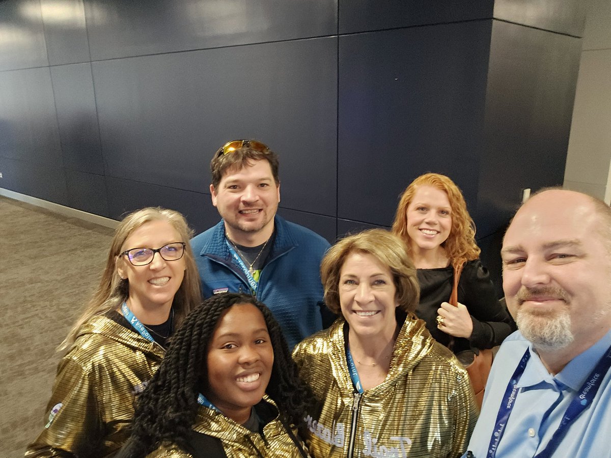 #WeDreamin @dreamin__we #lifewithGoldie x3 and so many great MVPs too! Thank you all! #Salesforce