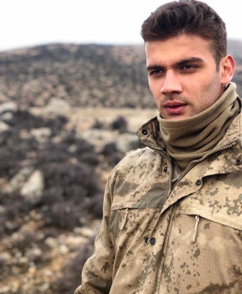 kızlar oglan askerden foto atmıs nasıl?

#CanerTopçu