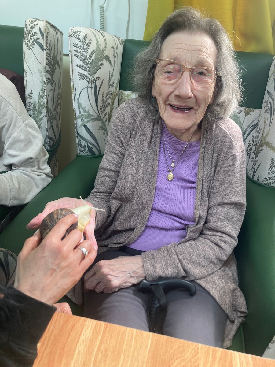 Meeting new friends at our morning gathering 🌞🐌🪳🐛🦟🐹 Our residents were thrilled to learn about these incredible creatures from Lucia and @Zoolab 🤩 Thank you for the unforgettable sensory experience! 🙌🏼 #loveanimals #lovenature #sensoryactivities #momentsthatmatter