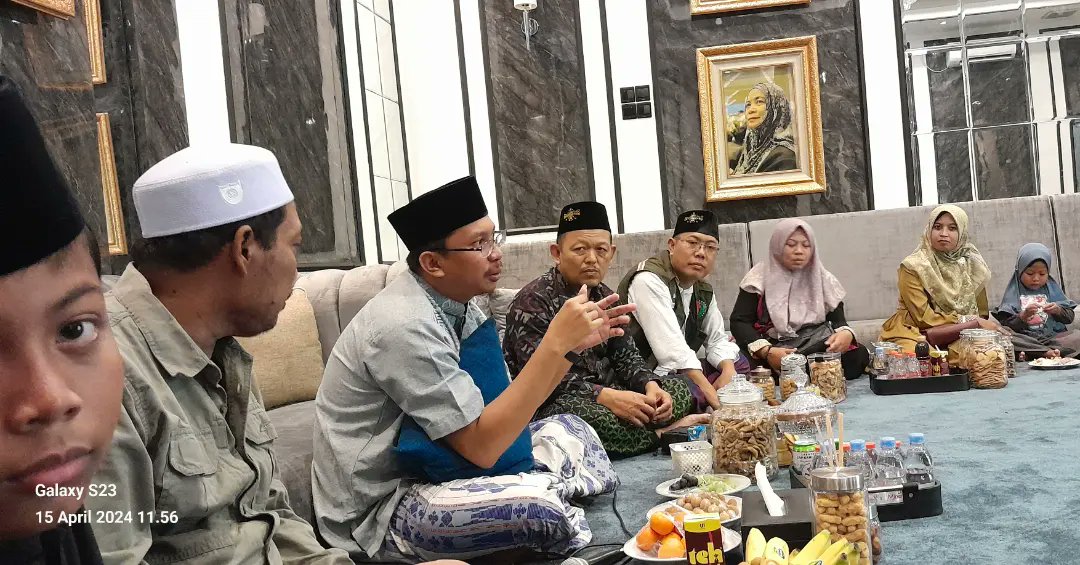 LPBINU_SIDOARJO's tweet photo. Safari Idul Fitri 1445 H PC LPBI NU Sidoarjo dirumah dinas Bupati Sidoarjo, H. Muhdlor Ali, S. Ip.(15/04)

#Nahdlatululama #pcnusidoarjo #nudeltamedia #pplpbinu #lpbinu #lpbinusidoarjo #siapsiaga #siagabencana #relawan #Sidoarjo #jawatimur

https://t.co/gJaSEIuyr0 https://t.co/yaDwCdErZg