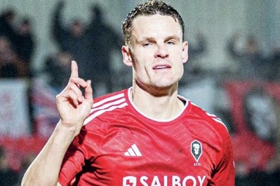 LateTackle's tweet photo. AND SMITH DOES SCORE​​​​​​​ > @barnabyrostant2 looks at the career of evergreen centre-forward Matt Smith👇👇👇

https://t.co/f35Lp5dDmU https://t.co/pz4ogkUZrV