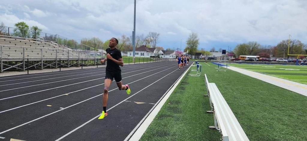 Sam Summer Invitational! 
Times: 
400m Dash (51.51) (2nd)(pr) 
200m Dash (23.26) (1st)(pr)
4x400 (53.22) (3rd)