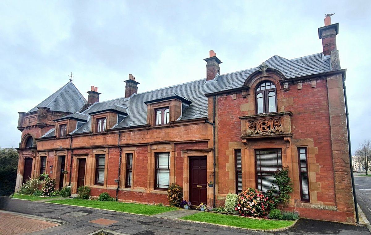 I love it when I come across an interesting building quite by accident. At the weekend, it was the rather beautiful former Clydebank Riverside Station constructed for the Lanarkshire and Dumbartonshire Railway in 1896. Cont./ #glasgow #clydebank #architecture #oldrailway