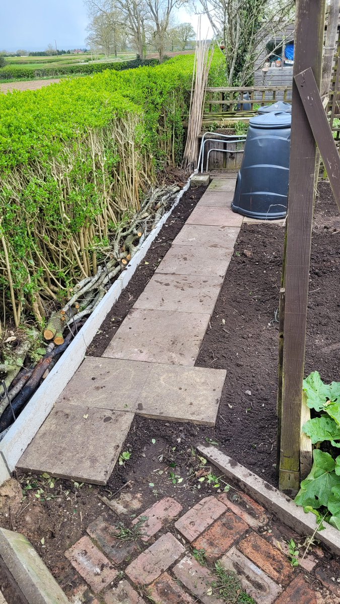 rockerblonde's tweet photo. What do you on your days off relax chilling do nothing. Not me reinforced the bottom of the garden, relay paths and make a compost area for the veg plot. I'll be going back to work for a rest π€£π€£ #garden #gardening #jobs #landscaping #vegplot #daysoff #staycation https://t.co/yaFqC86O9I