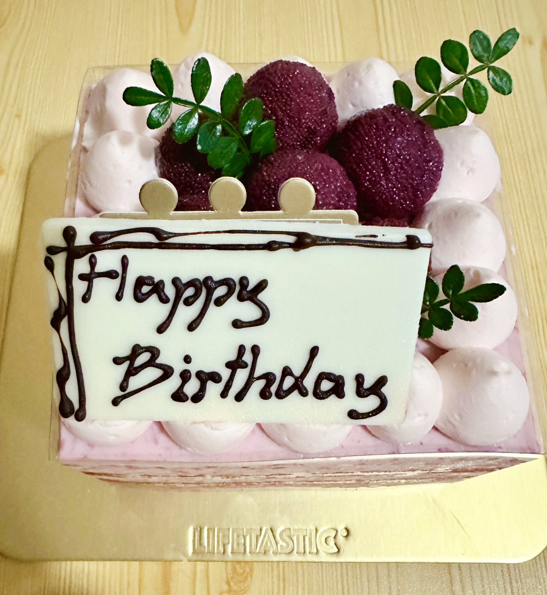 My birthday cake ❤️ #LIFETASTIC #LIFETASTICHK #food #eat #cake #desserts #楊梅伯爵茶蛋糕 #tea #yummy #April #aries #YangmeiandEarlGreyTeaLayerCake