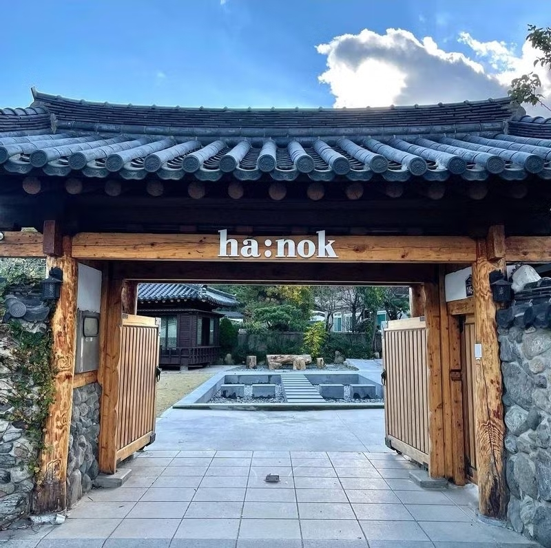 GoWithGuide's tweet image. Where in the world is #gowithguide today? We’re in #busan with expert #localguide Dylan K. and travel enthusiast Guylaine C. who experienced “a great itinerary!” Photo credits: Guylaine C. (traveler) &amp;amp; Dylan K. (tour guide) check him out here! gowithguide.com/supplier/47239