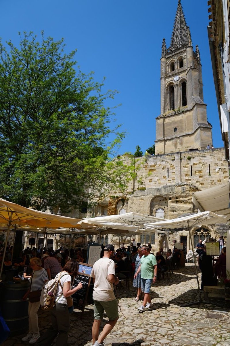#savethedate ! L'effervescence de Saint-Emilion en fête est de retour les 18 et 19 mai ! 

Organisé par l'Association des Commerçants et des Artisans de Saint-Émilion, cet événement promet un week-end riche en découvertes et en animations au cœur du village.