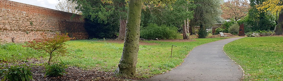The Park is experiencing heavy winds today. Please take extra care whilst enjoying the park, avoiding trees and loose branches. Unfortunately, a tree has fallen in the North area of the park. The tree has been cordoned off, and will be dealt with urgently.
