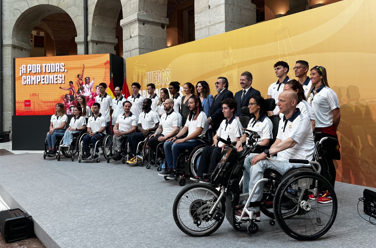 Hoy recibimos, en la Real Casa de Correos de la @ComunidadMadrid, junto a la presidenta @IdiazAyuso, a los deportistas madrileños preseleccionados para competir en los Juegos @Paralimpicos de #París2024. Sois el orgullo de todo un país.