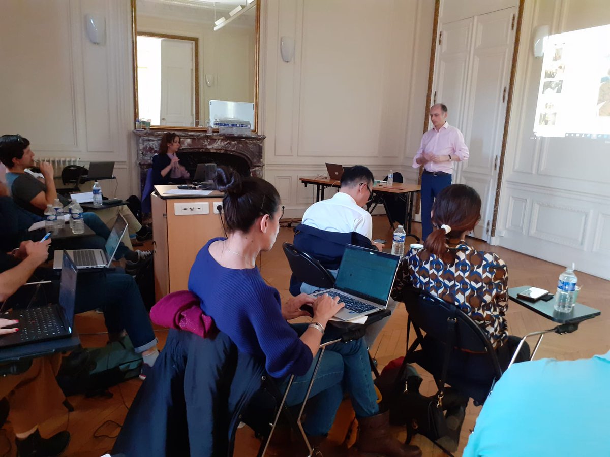 EmbaDauphinePSL's tweet photo. 🎬 Clap de fin pour le séminaire #CHINE promo25 #Emba @Paris_Dauphine 
Au programme :
👉Jeu de Go/Marketing/Innovation/Business 
👉 Et Convivialité +++
Merci aux intervenants sinologues qui ont contribué à la réussite de cette immersion et @EFEO_Paris pour son accueil 🙏 https://t.co/XP8vMDAaoK
