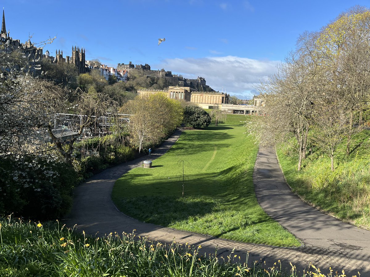 It's lovely in the Capital today - bit fresh but nice to look at. #Scotlandhour is on a Spring theme on Wed.25th April so join us then