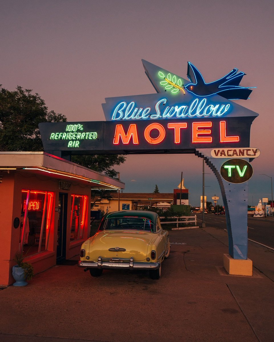 Tucumcari 
.
.
.
➢ Credit 👉🏆📸 @jonphotodump
.
.
.
➢ Alliance @america_states @enjoy_la_ @latinbrazil
. 
.
.
#conexaoamerica #tucumcari #novomexico #roadtrip #roadtripusa 
#roadsideamerica