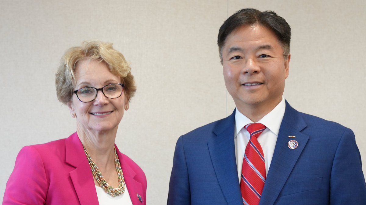 Honored to welcome Congressman @RepTedLieu from California's 36th congressional district to @Jacobs_Med_UB this past weekend, alongside esteemed members of our local Chinese community! Grateful for the insightful discussion on advancing education and research. #UBuffalo