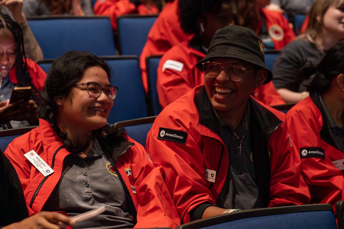 Want to gain experience working in one of the nation's largest school districts? Applications for @CityYear 2024-2025 close on May 3rd! Submit yours via the link below or through the @CommonApp. #ServiceYear #GapYear #CYNY cityyear.org/apply-now/