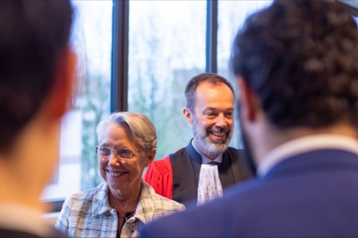 📸Retour sur notre cours de droit constitutionnel, clôturé par une conférence de Madame Elisabeth BORNE sur 'Le premier ministre sous la Vème République'. #DroitConstitutionnel #Perspectives @UPECactus