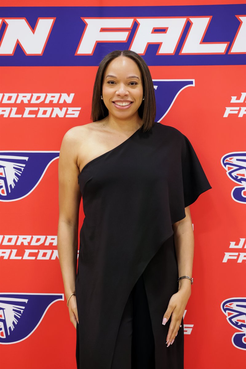 Huge thank you to @JordanFalcons (@JosephSharrow + @PrincipalJHS) for inducting me into the JHS Athletics Hall of Fame. This is a huge honor that I don't take lightly and I'm so grateful to be inducted into this amazing class of athletes and coaches! #gofalcons