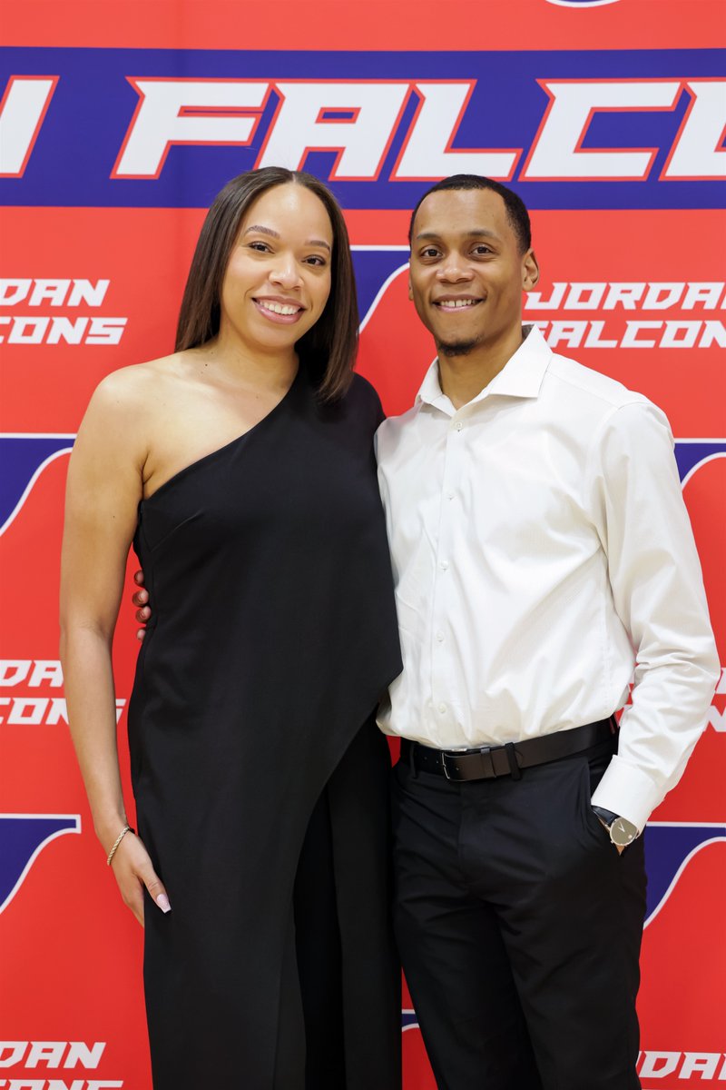 AlexisPAddison's tweet photo. Huge thank you to @JordanFalcons (@JosephSharrow + @PrincipalJHS) for inducting me into the JHS Athletics Hall of Fame. This is a huge honor that I don't take lightly and I'm so grateful to be inducted into this amazing class of athletes and coaches! #gofalcons https://t.co/IgUYkrbRzt