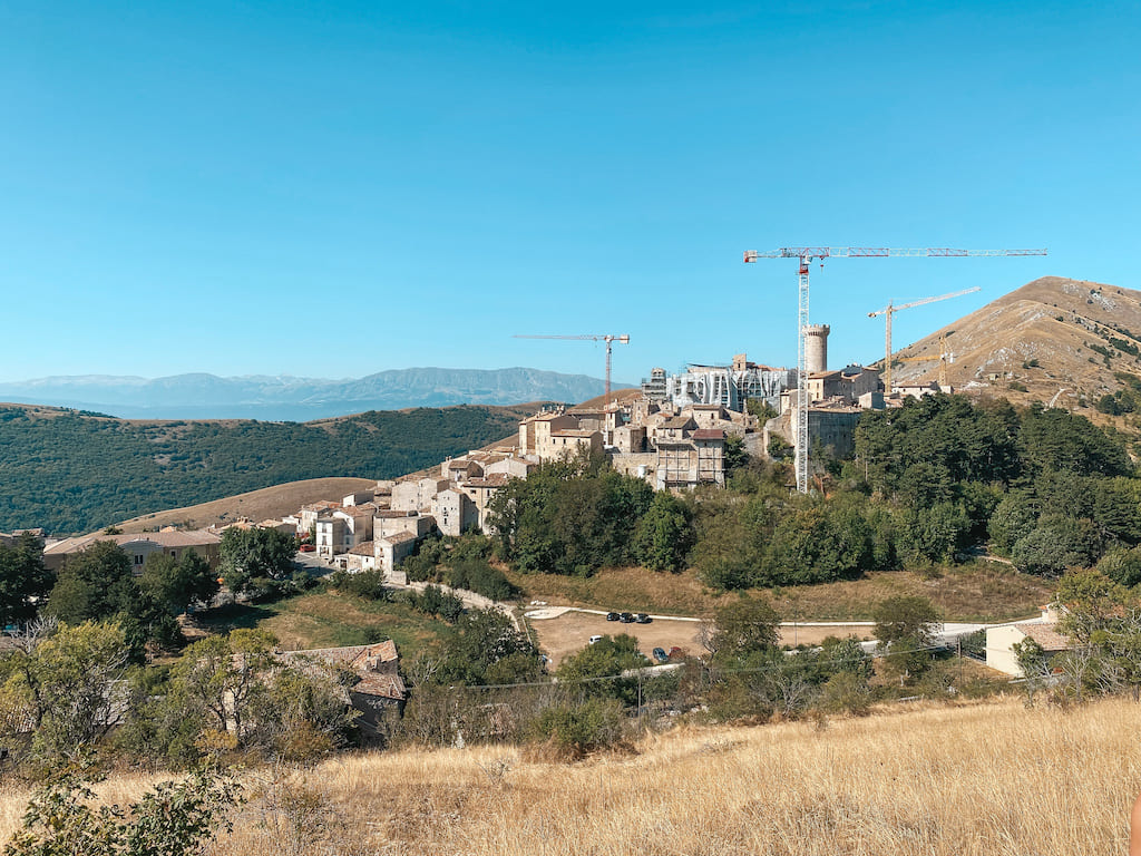 Tra dolci asinelli, rocche e castelli, prodotti tipici e natura: scopri cosa fare a Santo Stefano di Sessanio!

viaggioanimamente.it/santo-stefano-…

#abruzzo