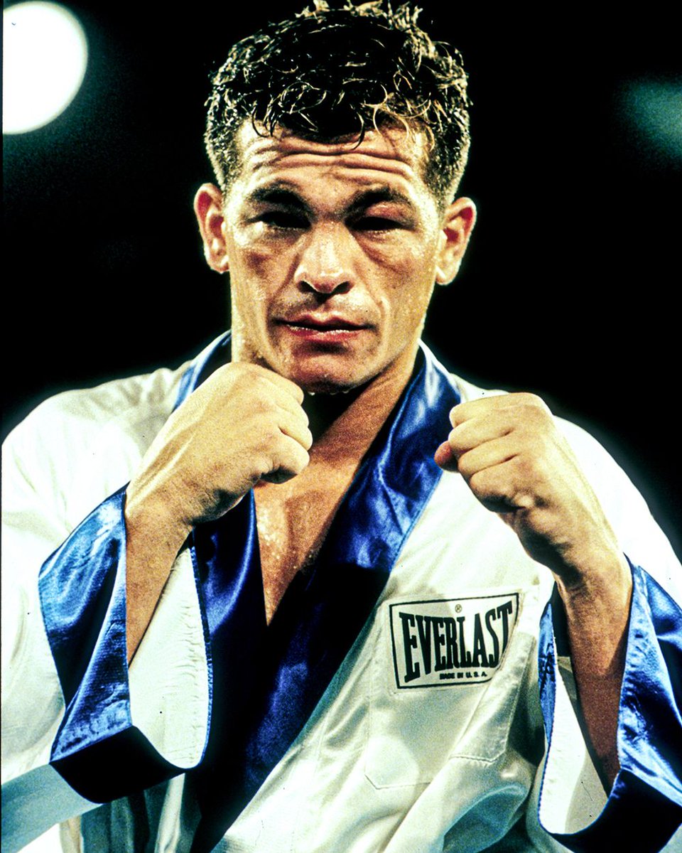 Arturo Gatti gave every shred of himself – fought with broken hands, closed, bleeding eyes and through brutal punishment. He was born in Italy #OnThisDay in 1972.