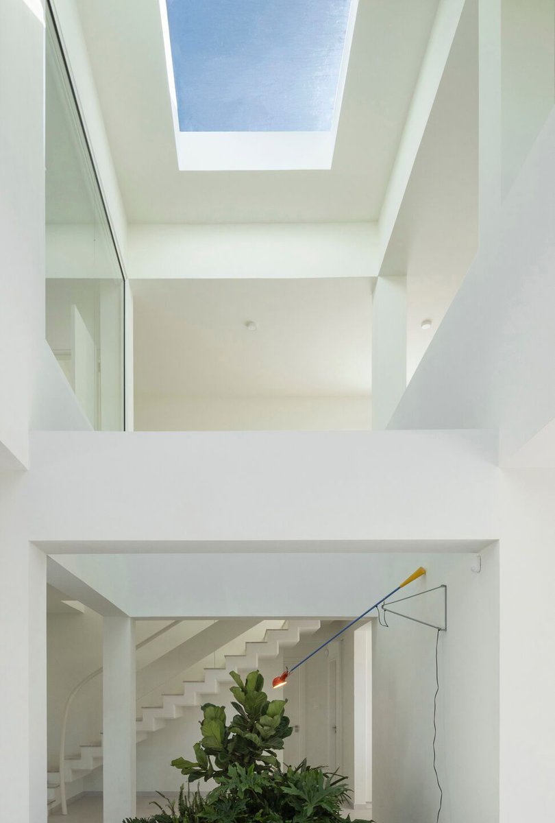 Domus Maya
by studio kyriakos miltiadou
buff.ly/4azaz59 

Photo: creative photo room