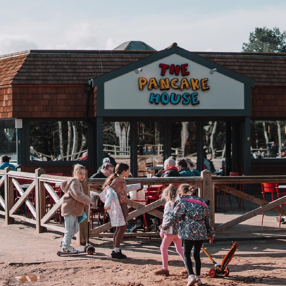 POV: you've just arrived on your short break! What will you do first? 🏊Head to the Subtropical Swimming Paradise OR 🥞Enjoy tasty treats at The Pancake House 📸@ adam_bradbery