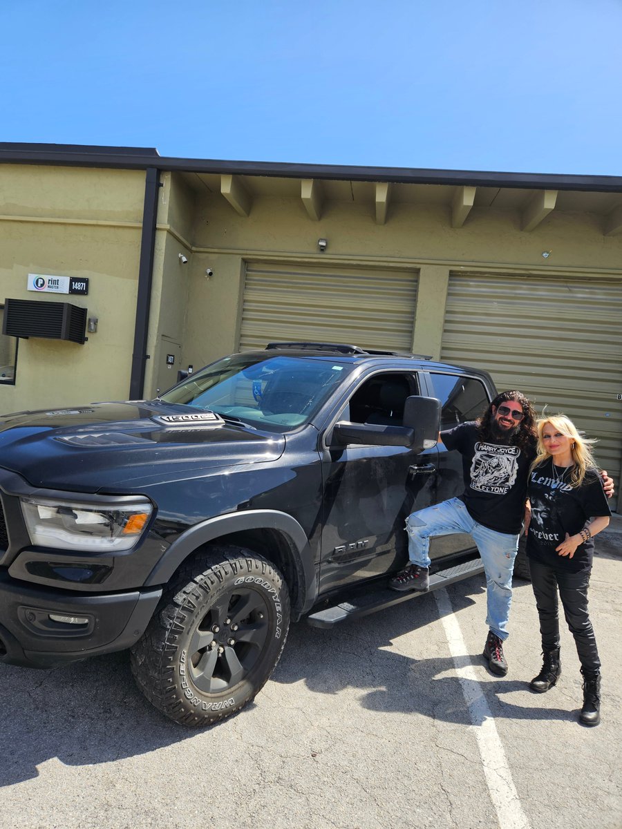 Always awesome to meet my #American producer and friend #PabloReynoso in beautiful #Florida! Pablo rocks! And doesn't he have the coolest ride in town? 🤘💪❤️🙏 #Love, #Doro @preynoso @mbrsrecstudios @RamTrucks #doropesch #ramtrucks #conqueress #warlock #allformetal #allweare