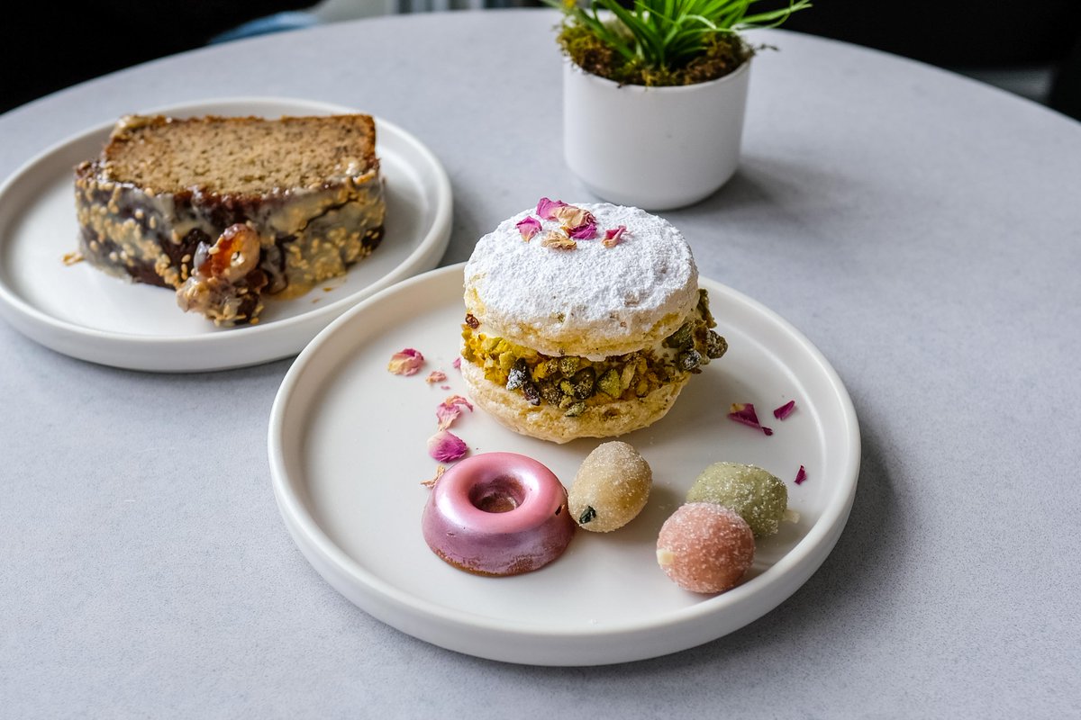 For this month's installment of Quick Bites, our column of food news you can use, we visit Sofreh Cafe in Park Slope (Persian pastries!), BonBon in Red Hook (Swedish candy!), and El Cedro in Cobble Hill (Lebanese-Mexican fare). bkmag.com/2024/04/15/qui…