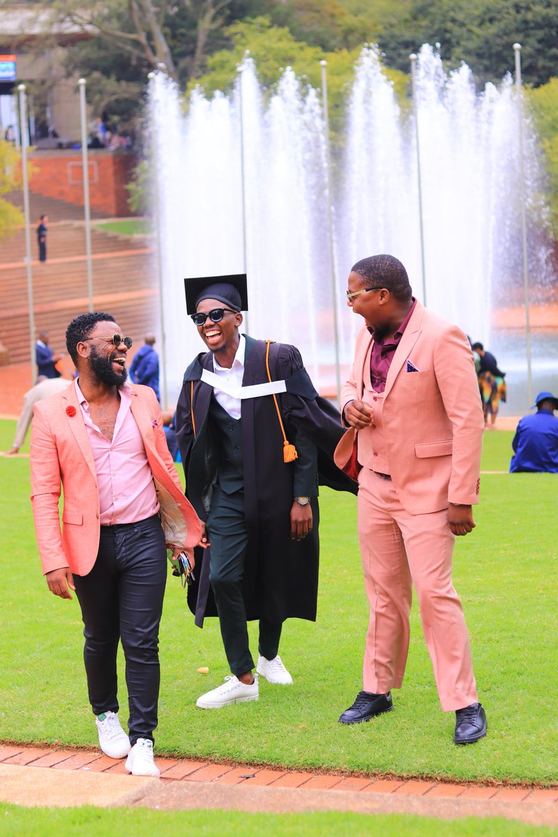 LMkonqo's tweet photo. Asisebahle ingaske siwinwe kuleUJ https://t.co/3LLBhCqRUY