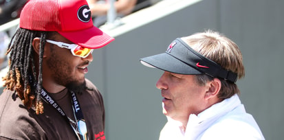 ReuseRecruiting's tweet photo. In-depth and very insightful piece from our man @JeremyO_Johnson.

Parents open up on what makes #UGA the 'standard' in recruiting:

"Georgia is a phenomenal opportunity for any player at any position"

Much more in this one at @DawgsHQ: 
https://t.co/fZeaaexEA7 https://t.co/FYWhforUt2