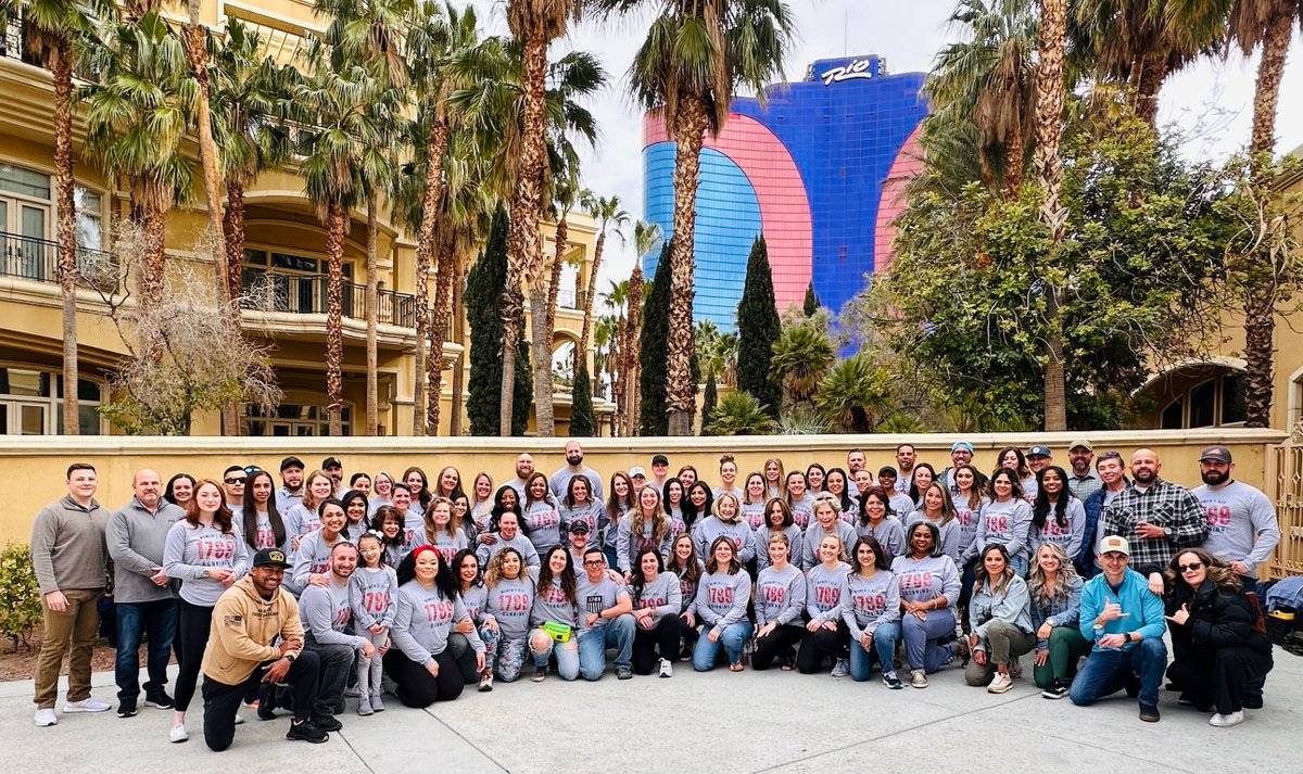 USMS Deputies Run Baker to Vegas Challenge Cup Relay usmarshals.gov/news/stories/u… #B2V #baker2vegas #USMarshals #bethedifference