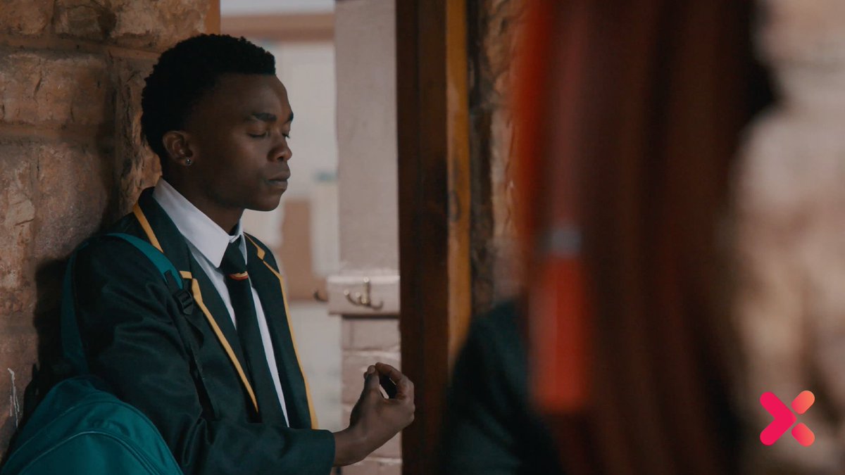 I swear uKhaya uyamsaba uBuhle! He had to take a moment before getting in class!! 😅😮‍💨#YounginsShowmax 👉🏾shw.mx/younginsx10