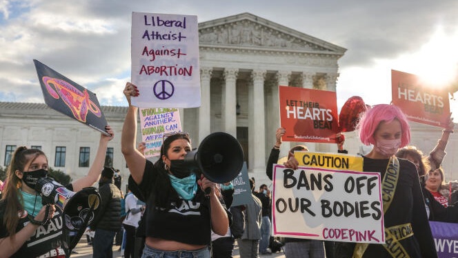 En Arizona, la justice valide une interdiction quasi-totale de l'avortement, vieille de 160 ans ❌ #IVG #Arizona #ÉtatsUnis L’article complet sur notre site👇 visible-media.com/en-arizona-la-…